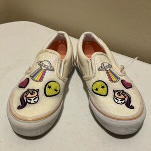 NWT Girl’s 12 Van’s Classic Slip On Sneakers White Sparkle Fabric Price $40